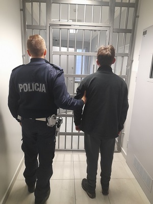 zatrzymany wraz z policjantem