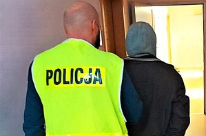 Policjant z zatrzymanym