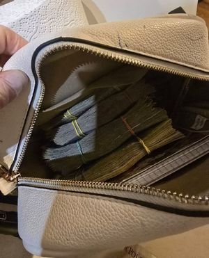 Zabezpieczone środki i gotówka, a także rower