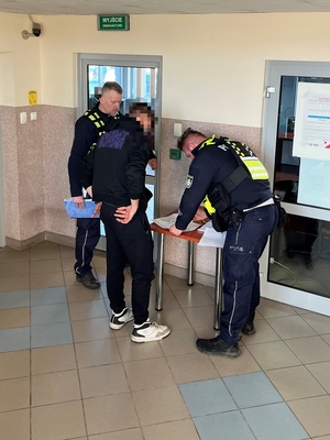 policjanci i zatrzymany