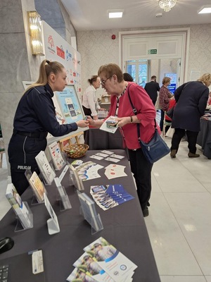 policjanci podczas spotkania