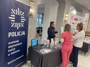 policjanci podczas spotkania