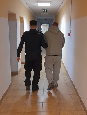 Policjant z zatrzymanym