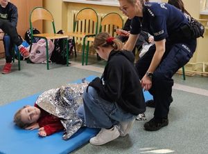 policjanci podczas spotkań z dziećmi i młodzieżą