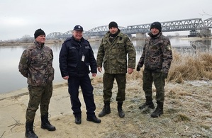 mundurowi podczas patrolu