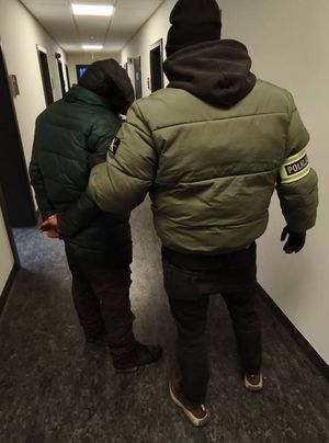 Policjant z zatrzymanym