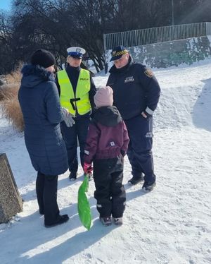 policjanci podczas spotkań