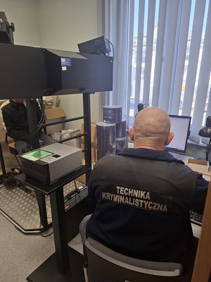 policyjny technik podczas czynności