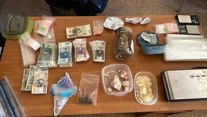 Areszt dla 24-latka podejrzanego o posiadanie znacznej ilości narkotyków i przygotowania do wprowadzenia ich do obrotu