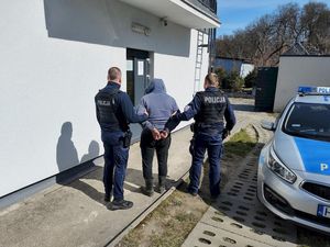 policjanci z nietrzeźwym traktorzystą