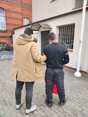 odzyskane elektronarzędzia oraz zatrzymany