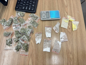 zabezpieczone środki oraz zatrzymany w celi