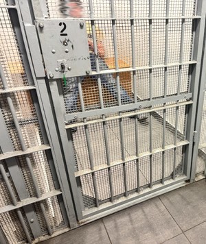 zabezpieczone środki oraz zatrzymany w celi