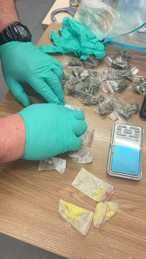 zabezpieczone środki oraz zatrzymany w celi