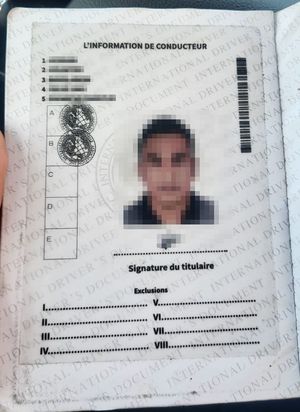 prawa jazdy i radiowóz