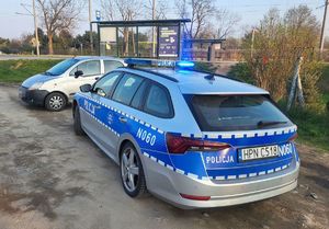 prawa jazdy i radiowóz