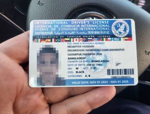 prawa jazdy i radiowóz