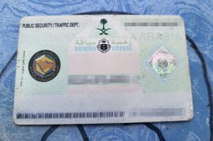 prawa jazdy i radiowóz