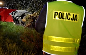 policjanci pracowali na miejscu śmiertelnego wypadku