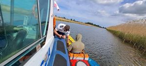 policjanci z komisariatu wodnego patrolują pętlę żuławską, podejmują interwencje wobec stermotorzystów