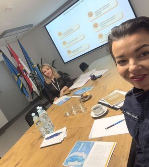 Oficer Prasowy z puckiej komendy współautorką poradnika informującego o dostępnych formach pomocy dla osób z zaburzeniami psychicznymi i dotkniętych kryzysami zdrowia psychicznego