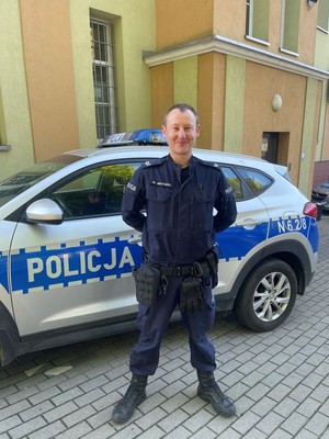 Policjant po służbie udzielił pomocy poszkodowanemu w zdarzeniu drogowym