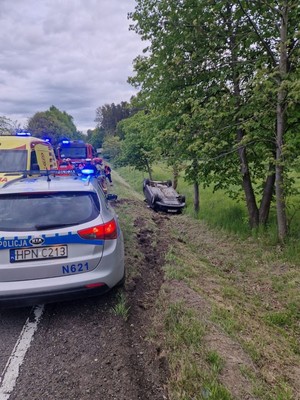 Policjant po służbie udzielił pomocy poszkodowanemu w zdarzeniu drogowym