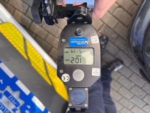 policjanci z zatrzymanym