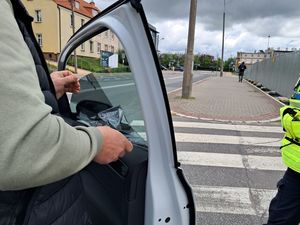 Policjantki kontrolowały pojazdy – sprawdzały przejrzystość szyb