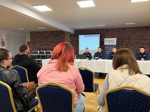 policjanci podczas debaty społecznej