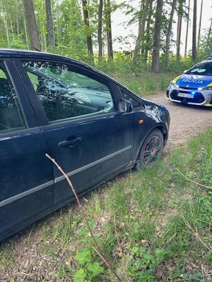 zatrzymany do kontroli pojazd i alkohol wewnątrz
