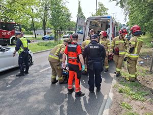 praca służb na miejscu wypadku