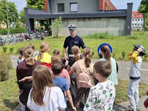 Egzaminy na kartę rowerową w policyjnym miasteczku ruchu drogowego