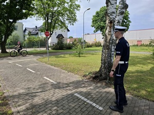 Egzaminy na kartę rowerową w policyjnym miasteczku ruchu drogowego