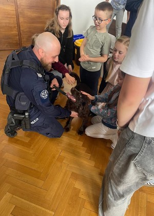 Leosia, Resto i policyjne atrakcje - mundurowi na Dniu Dziecka w Sądzie Rejonowym w Gdyni