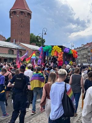 policjanci w trakcie zabezpieczenia marszu równości