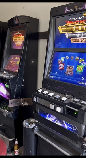 zabezpieczone automaty i gotówka