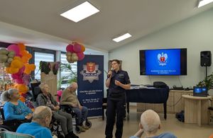 Policjanci rozmawiali z seniorami o bezpieczeństwie