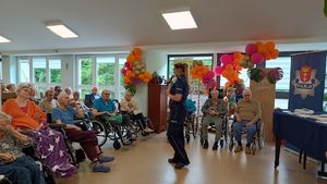 Policjanci rozmawiali z seniorami o bezpieczeństwie