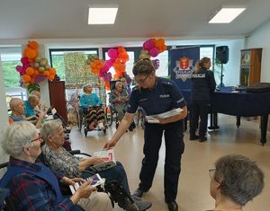 Policjanci rozmawiali z seniorami o bezpieczeństwie