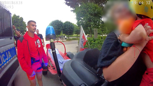 Zgubił się w tłumie, wrócił do rodziców cały i zdrowy – dzięki błyskawicznej reakcji rodziców i skutecznej akcji policjantów