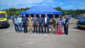 Policjanci ze słupskiej Szkoły Policji wraz z grupą funkcjonariuszy z Chorwackiej Akademii Policji w Zagrzebiu odwiedzili dziś Oddział Prewencji Policji, Samodzielny Pododdział Kontrterrorystyczny Policji oraz Komisariat Wodny Policji w Gdańsku. Chorwaci mieli możliwość zapoznać się ze strukturą, zadaniami oraz wyposażeniem jednostek.