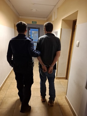 Policjant z zatrzymanym