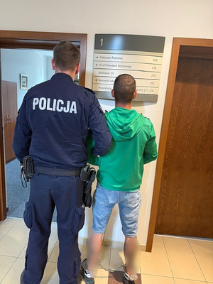 Policjant z zatrzymanym