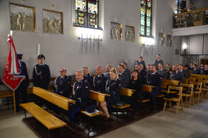 Powiatowe obchody Święta Policji w Kościerzynie – awanse, wyróżnienia i hołd poległym.