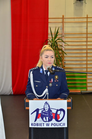 Powiatowe obchody Święta Policji w Kościerzynie – awanse, wyróżnienia i hołd poległym.