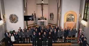 Powiatowe obchody Święta Policji w Kościerzynie – awanse, wyróżnienia i hołd poległym.