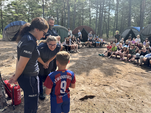 Policjanci odwiedzili obozy harcerskie w Lubiatowie