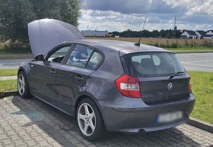 pojazd z wybitą szybą