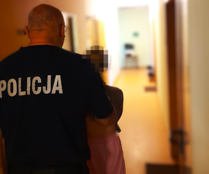 policjant z zatrzymaną